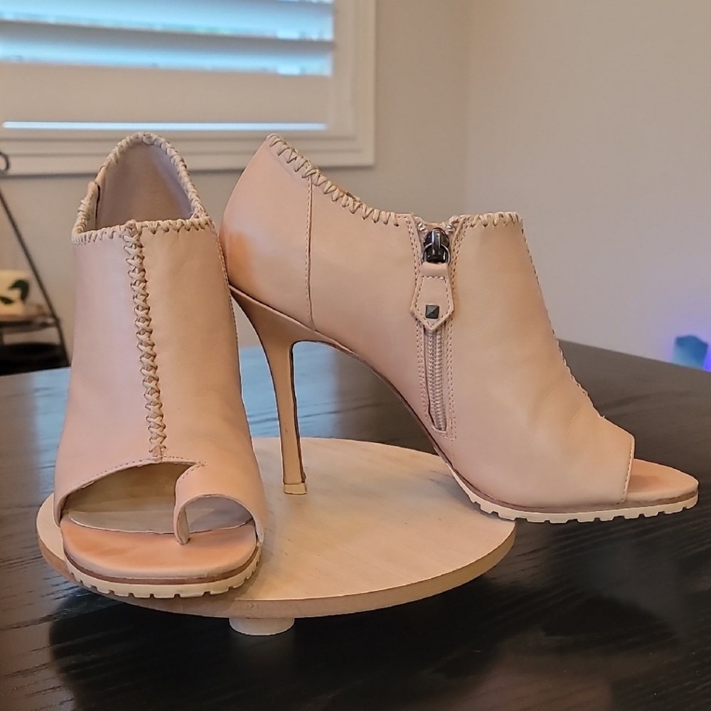 Lisa For Donald J. Pliner Nude Stiletto Peep-Toe Heels